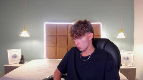 nicolasferrer18 online show from November 17, 7:38 pm