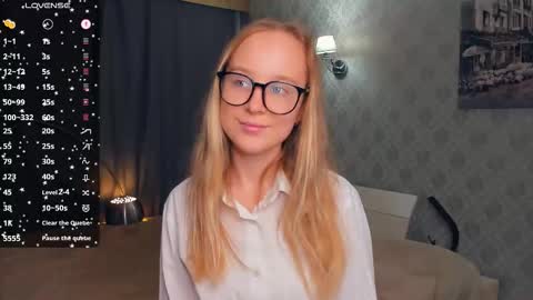 Snapshot of nicolavanderbie chatting on October 27, 7:03 pm Nicoletta online show from October 27, 7:03 pm