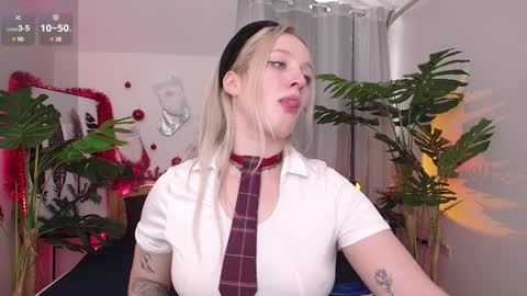 Nicole online show from January 5, 1:15 pm