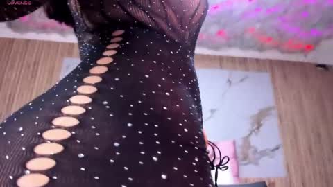 nicolee19_ online show from May 25, 11:49 am