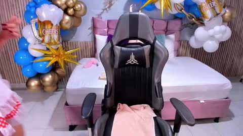 nicolee19_ online show from October 1, 10:58 am