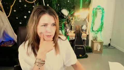 nicolehits online show from May 6, 1:50 pm