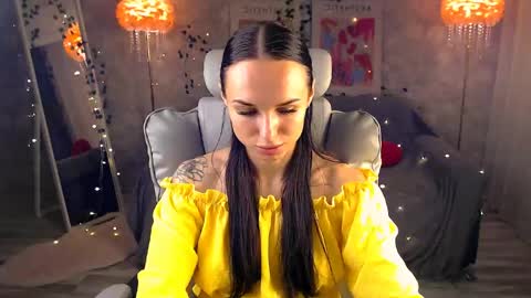 Nicole online show from June 4, 4:35 pm