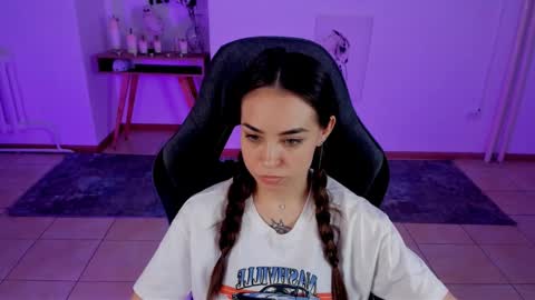 Nicole online show from January 8, 1:31 pm