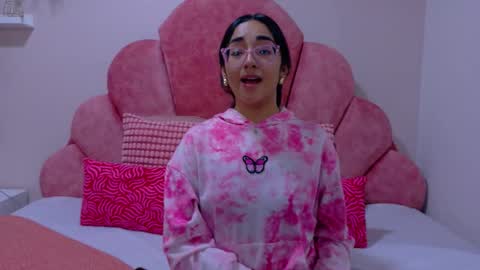 N I C O L E T  online show from November 13, 7:38 pm