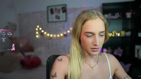 nicolette__shea_ online show from February 11, 5:18 pm