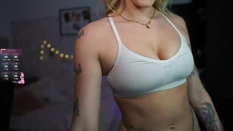 nicolette__shea_ online show from February 18, 5:20 pm