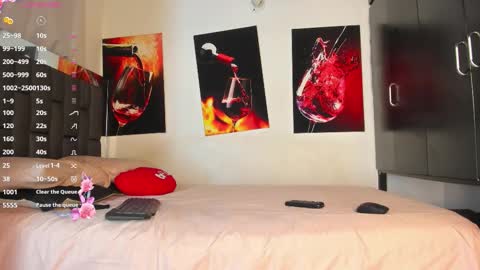 nicolle_hanks1 online show from February 26, 2:15 am