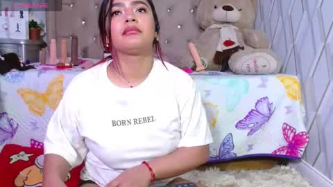 Nicolle Miley online show from February 28, 5:48 am