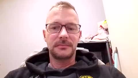 Snapshot of nighthawk28 chatting on October 1, 5:12 pm MikeVanDyck online show from October 1, 5:12 pm
