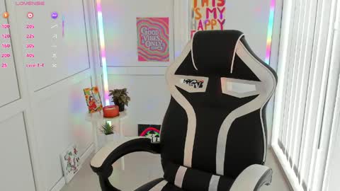 Bestie online show from May 14, 1:42 pm