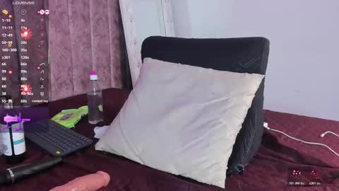 Nicolle  online show from January 16, 12:41 am