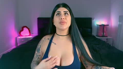 Niinarosee online show from March 8, 7:09 pm