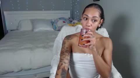 Snapshot of nikayasworld chatting on October 16, 1:27 am nikayasworld online show from October 16, 1:27 am
