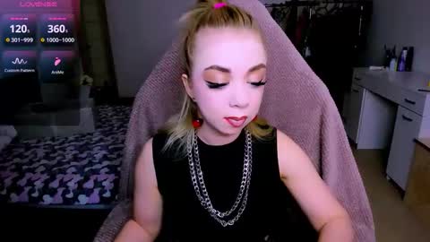 nikigoddesss online show from May 6, 7:58 am
