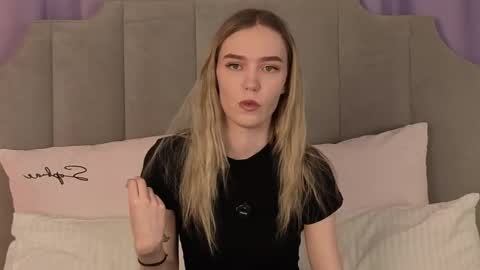 nikkilane11 online show from April 11, 3:05 pm