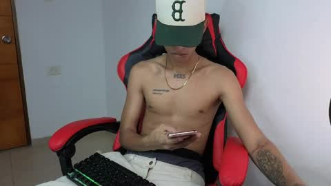 niklaus_wolf online show from April 13, 1:54 am