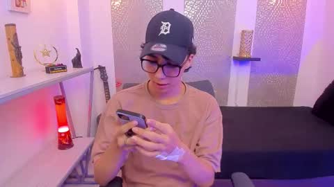 Snapshot of nikolay_gregori chatting on September 28, 4:43 am online show from September 28, 4:43 am