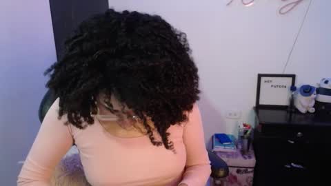 Nicole    GTM-5 1100 pm - 700 am online show from February 3, 6:02 am