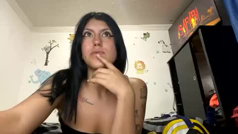 Snapshot of nikyyyy333 chatting on February 21, 6:07 am nikyyyy333 online show from February 21, 6:07 am