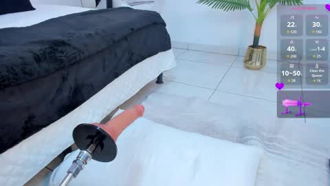 Nina online show from April 14, 5:49 pm