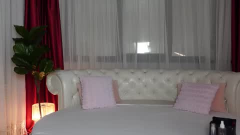 NinaCrystal online show from September 26, 8:00 am