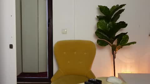 NinaCrystal online show from September 17, 7:45 am