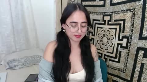 N I N A online show from March 6, 10:26 pm