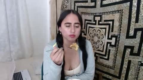 N I N A online show from March 6, 6:37 pm