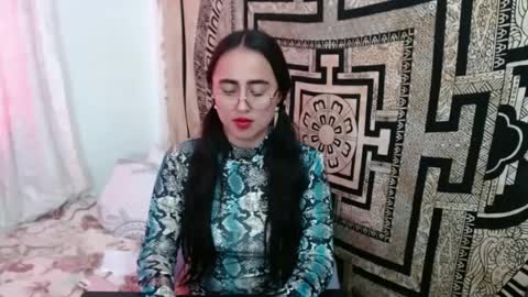 N I N A online show from October 8, 6:03 pm