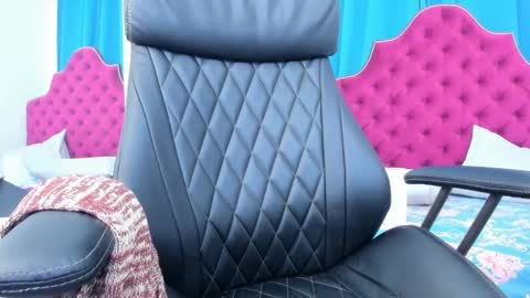 nina dee online show from February 28, 10:52 am