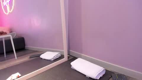 Ninna  online show from September 29, 5:45 pm