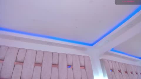 Noa online show from December 2, 4:00 am