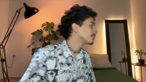 noah_and_steven online show from May 19, 3:41 pm