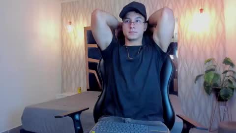 Noah online show from March 18, 5:30 pm