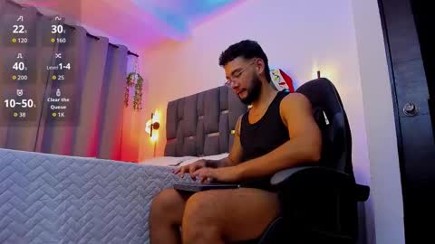 NOAH online show from December 13, 11:00 pm