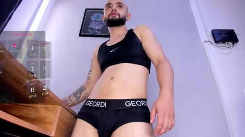 noah_devil_ online show from May 19, 11:12 pm