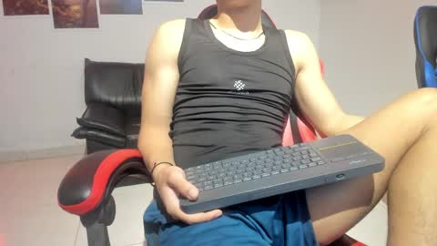 noah_flynn1 online show from March 11, 9:12 am