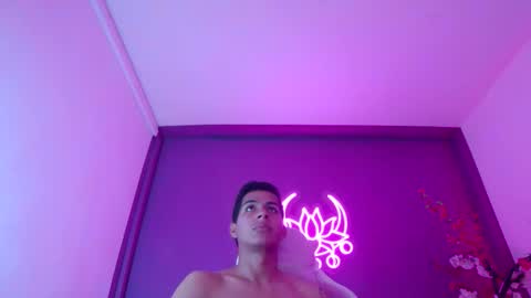 Noah online show from February 18, 11:37 pm