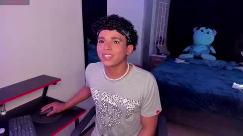 Snapshot of noah_smith04 chatting on September 24, 5:47 am noah_smith04 online show from September 24, 5:47 am