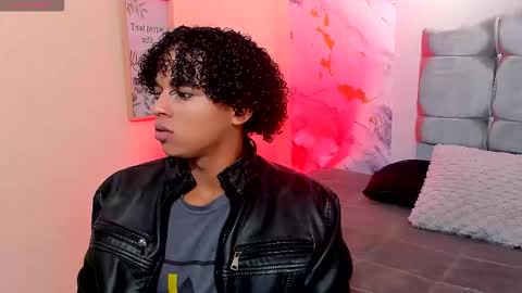 noah_smith04 online show from January 15, 2:04 pm