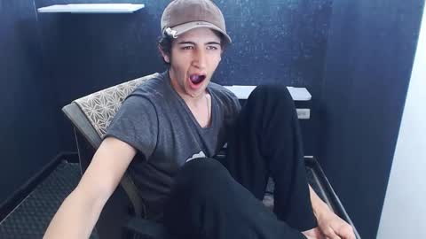 noah_sokolov online show from November 22, 7:01 pm