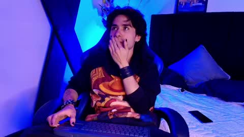 noah_starks online show from May 1, 4:06 am