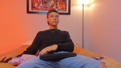 noahh_sky online show from March 30, 3:39 am