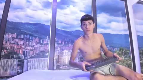 noelleellis online show from July 11, 4:21 pm