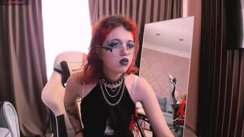 Snapshot of noellegothicshadow chatting on September 27, 10:29 pm Elly online show from September 27, 10:29 pm