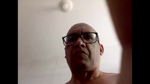 noelliam online show from March 6, 1:54 pm