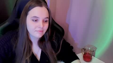 noir_ember_ online show from February 7, 8:39 am