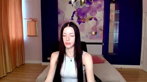 NoirDiva online show from May 8, 7:03 am