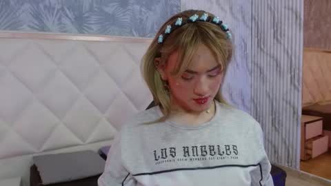 nooah_tay online show from January 19, 3:49 am